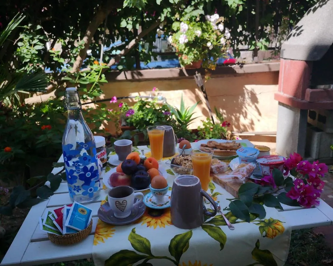 Il Giardino Di Anna - Charming Rooms In Cagliari 2*,